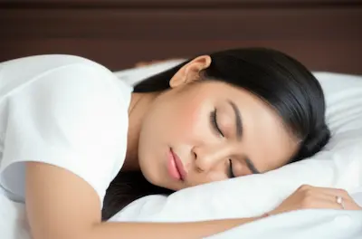 mujer durmiendo con cabeza sobre almohada